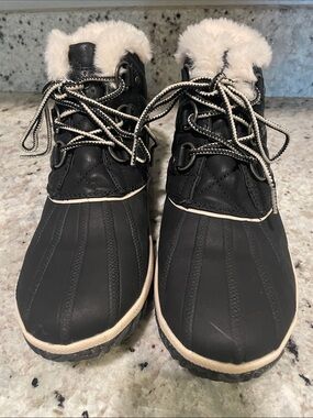 Global Win Black and Faux-Fur On Top Rain Boots Size 7.5